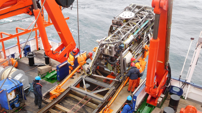 Mit dem Meeresbodenbohrgerät MARUM-MeBo70 konnte das Team Seep-Karbonate in tiefen Schichten erbohren. Foto: MARUM – Zentrum für Marine Umweltwissenschaften, Universität Bremen; G. Bohrmann