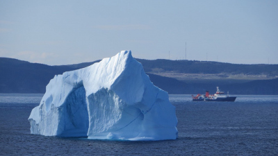 Das Forschungsschiff MARIA S. MERIAN verlässt 2014 den Hafen von St. John's (Kanada). Auf der Expedition MSM 39 (2014) hat Lars Max als Fahrtteilnehmer zusammen mit anderen Forschenden das Material für diese Studie gewonnen. Foto: MARUM – Zentrum für Mari