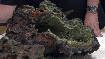 Fragment of a black smoker in the laboratory on board the Research Vessel METEOR during an expedition in the Atlantic. Photo: Pascal Wendlinger, Flowmotion Film, Max Planck Institute for Marine Microbiology, Bremen