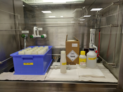 Laboratory setup on board a RV for preparing the sample cups for deployment