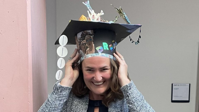 Lisa Röpke with her doctoral hat