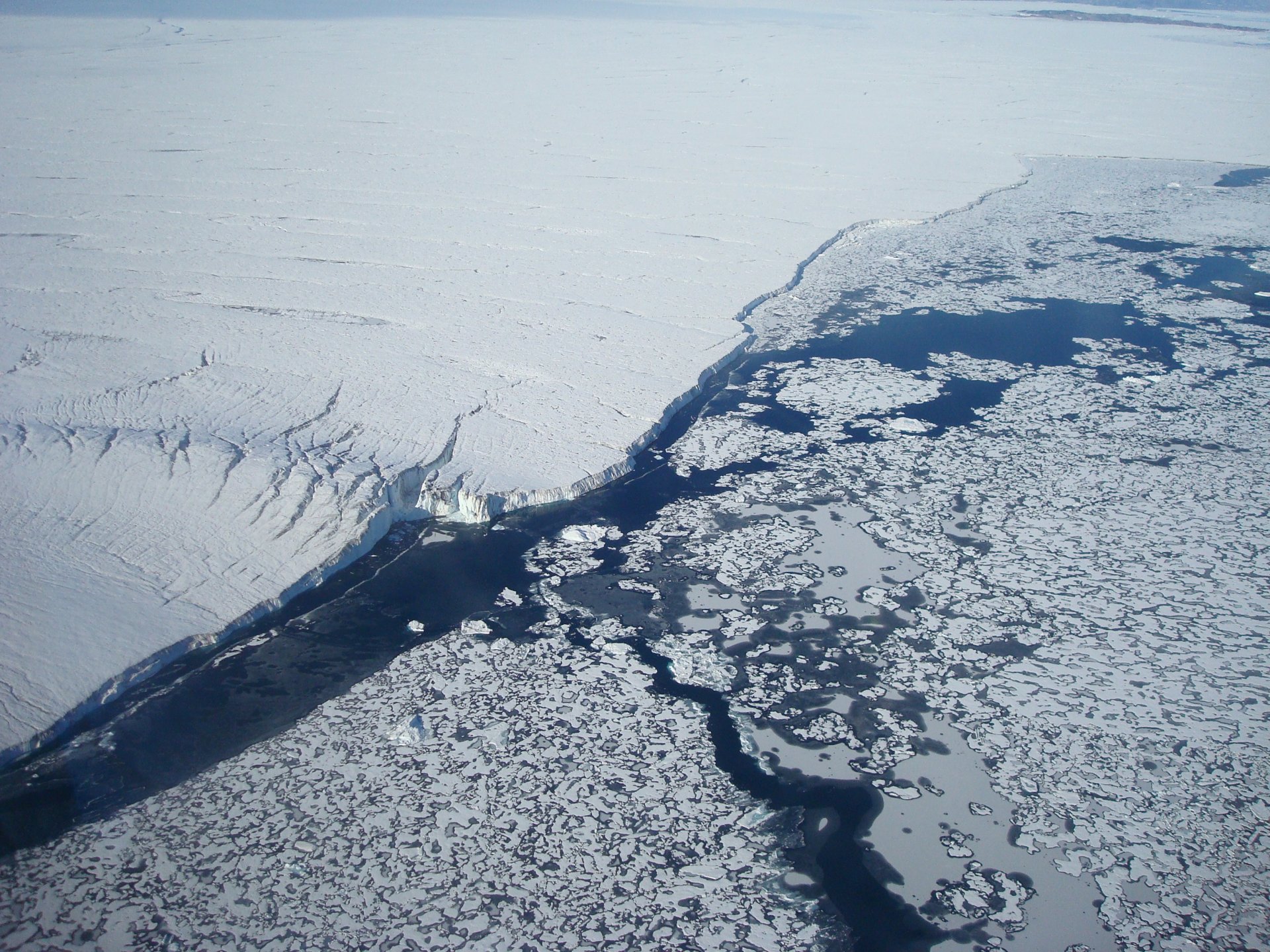 Aerial view of a glacier in Greenland. Photo: Janin Schaffer/AWI
