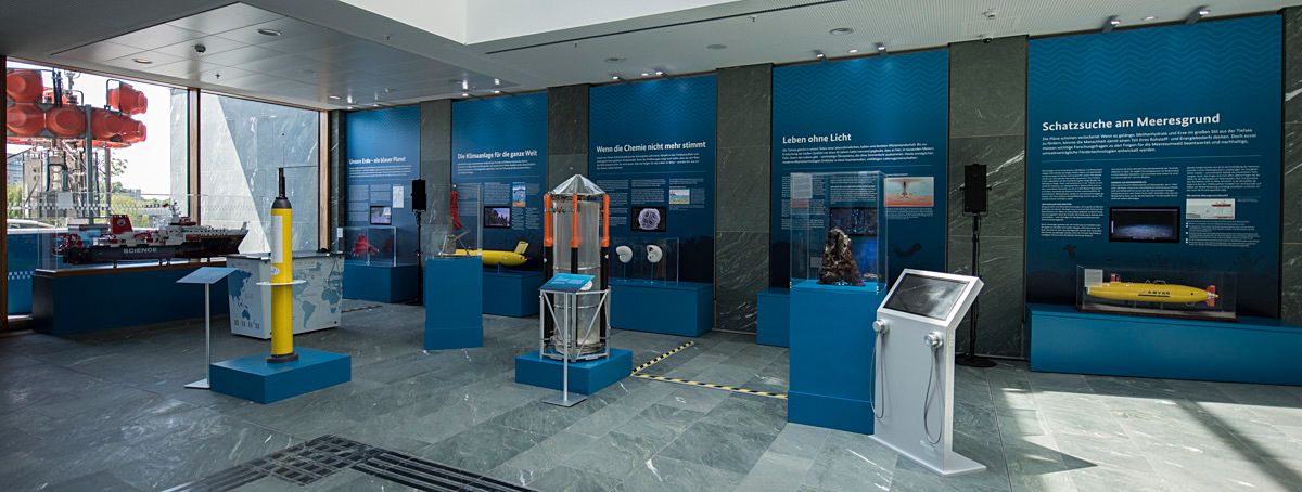 Die Ausstellung im Bundesforschungsministerium bietet spannende Einblicke in die Erforschung der Tiefsee und offener Ozeane.