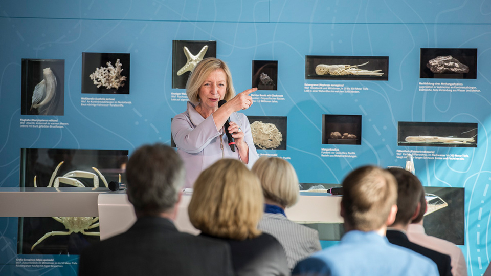 Bundesforschungsministerin Johanna Wanka eröffnet den dritten Teil der Ausstellung 