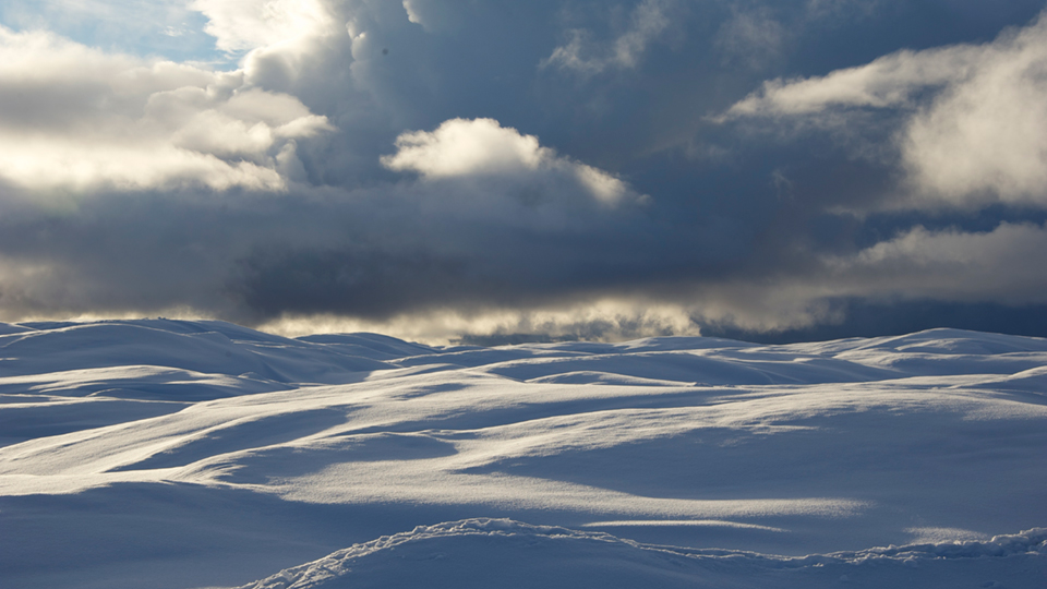 Wolken über dem Russell-Gletscher in Westgrönland. Foto: Alfred-Wegener-Institut / Coen Hofstede