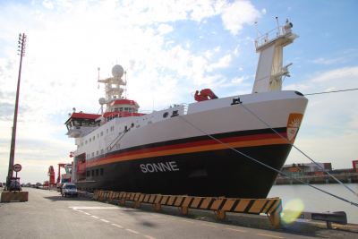 Forschungsschiff SONNE im Hafen von Buenos Aires (Foto: Sabine Kasten, AWI)