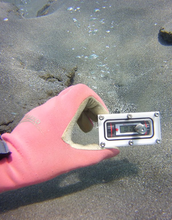 Temperaturmessung an Flachwasserhydrothermalquellen vor Milos (Foto: Thomas Pichler)