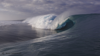 Wave off Teahupo’o in Tahiti (Photo: REMY CANAVESIO, CRIOBE)