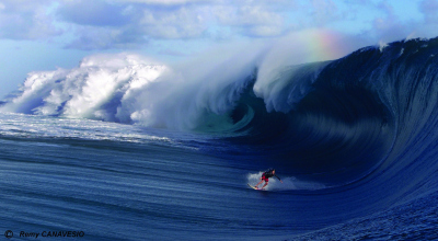 Surfer rides waves off Teahupo’o, Tahiti (Photo: REMY CANAVESIO, CRIOBE)