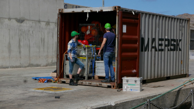 Alles passt auf dem Rückweg gerade so wieder in den Container. Foto: MARUM, Universität Bremen