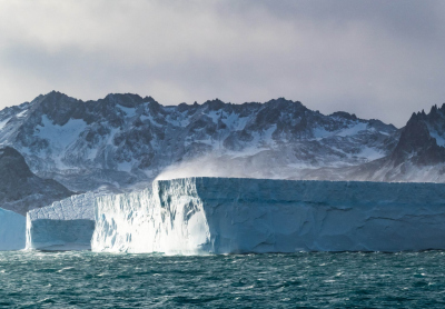 Grounded table iceberg. Photo: Carsten Zillgen