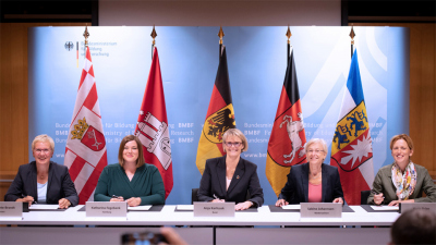 Unterzeichnung der Vereinbarung zum Aufbau der Deutschen Allianz Meeresforschung (DAM) am 18. Juli in Bonn.