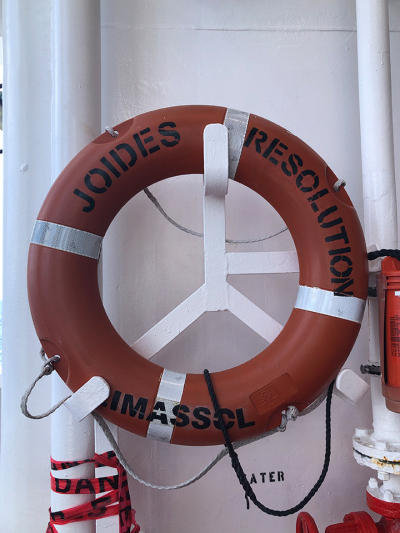 Rettungsring an Bord der JR 