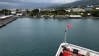 JR fast am Pier in Papeete, Tahiti.