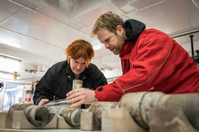 Lead author Dr Johann P. Klages (AWI) and co-author Prof Dr Tina van de Flierdt (Imperial College London) try to extract over-compacted sediment from the MeBo core catchers. Photo: T. Ronge, Alfred-Wegener-Institut