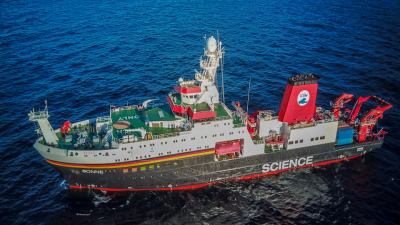 The dives on board the SONNE can be followed live via telepresence. Photo: MARUM - Center for Marine Environmental Sciences, University of Bremen; T. Klein