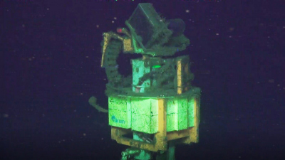 The MARUM Overview Sonar after one year on the seafloor. Dense biofouling has built up on the instrument. The instrument is being recovered for maintenance. Photo: OOI/WHOI/NSF