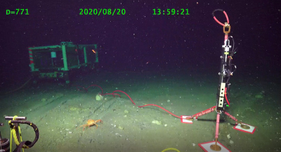 The new MARUM CTD (foreground) deployed on the seabed and connected to the  junction box (background) of the OOI observatory. Photo: OOI/WHOI/NSF 