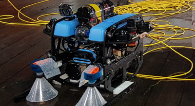 A mini-ROV developed at MARUM by AG Bachmayer monitors the deployment of the observatory. Photo: MARUM – Center for Marine Environmental Sciences, University of Bremen; S. Krupinski