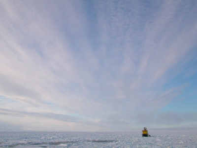 Das Bohrschiff VIDAR VIKING unterwegs im Arktischen Ozean während IODP Expedition 302: Arctic Coring Expedition (ACEX),2004. Foto: Colin Graham, ECORD/IODP