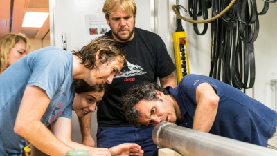 During expedition M 123 with the research vessel METEOR, first author Andy Green (left) Matthias Zabel (right) and colleagues examine a sediment core. Photo: Christian Rohleder