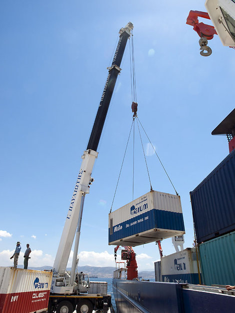 Loading of MARUM-MeBo containers on deck of research vessel RV MARIA S. MERIAN