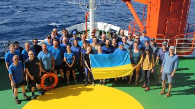 Die Forschenden und die Crew auf der FS METEOR sprechen der Ukraine ihre Solidarität aus. Foto: Harry Schulz