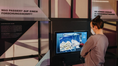 Ahoy and sail away! Today the MS Wissenschaft starts with the hands-on exhibition on board. An interactive exhibit also comes from MARUM. Photo: Ilja C. Hendel/Wissenschaft im Dialog