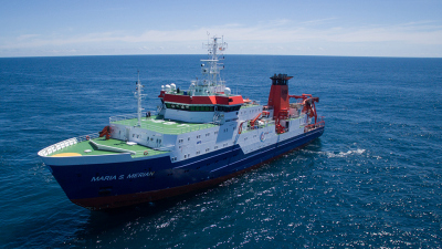 Scientists are at sea on the research vessel MARIA S. MERIAN. Photo: Reederei Briese/Emmerich Reize