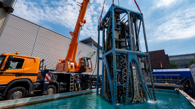 Before each expedition, the functions of the MARUM-Mebo200 are checked in the test pool. Photo: MARUM - Center for Marine Environmental Sciences, University of Bremen, V. Diekamp.