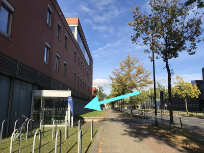 side entrance to the MPI buidling from Wiener Strasse, indicated with a blue arrow