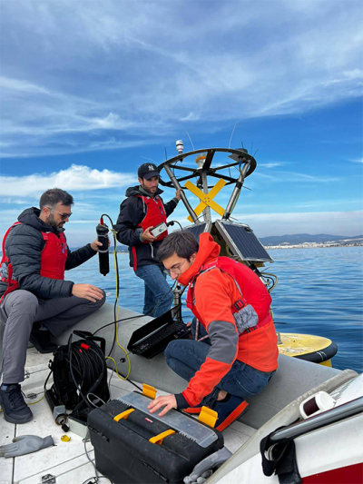 Die Feldkampagne bei OBSEA zielt darauf ab, die bestehenden Möglichkeiten der Ozeanbeobachtung zu erweitern, indem die bestehende Infrastruktur durch eine mobile Roboterplattform ergänzt wird und so die Abdeckung des Beobachtungssystems erweitert wird. Foto: Matias Carandell Widmer