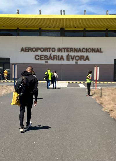 Ankunft am Flughafen Sao Vicente. Foto: K. Zonneveld