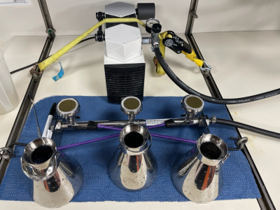 Test of the filter system for filtration of seawater and extraction of smallest particles. Filter inserts allow the extraction of particles >0.8µm. Photos: Prof. Dr. Jens Herrle, Goethe University Frankfurt