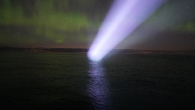 Unter den Polarlichtern wurde Sally im Auge des Scheinwerferlichts schon aus 300m Entfernung gesichtet. Foto: MARUM