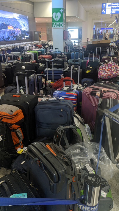 Lagerndes Gepäck am Flughafen Athen, Foto: T. von Wahl