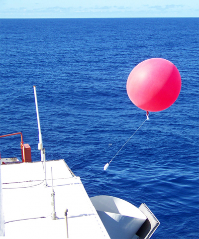 Start eines Wetterballons mit angehängter Messsonde. Quelle: Andreas Raeke