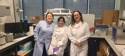 Dharma Reyes Macaya, Sofía Barragán-Montilla and Prof. Dr. Babette Hoogakker at the foram cleaning laboratory in the Lyell Center