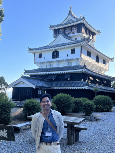 Eldo Roza in front of the Iwakuni castle