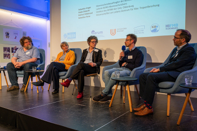 High-ranking panel: The panel consisted of (from left) Helmut Hillebrand, Director of the HIFBM at the University of Oldenburg, Nadja Ziebarth, Head of the BUND Marine Protection Office, moderator Maike Rademaker as well as Sebastian Ferse from the Leibniz Center for Tropical Marine Research and Sebastian Unger, Federal Government Commissioner for Marine Protection. Photo: MARUM - Center for Marine Environmental Sciences, University of Bremen; V.Diekamp