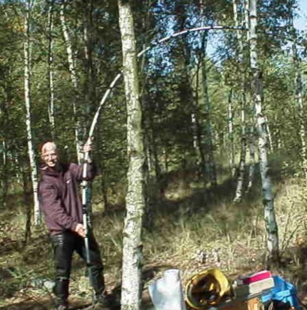 Henrik sticking the 8m long oxygen sensor array into a borehole